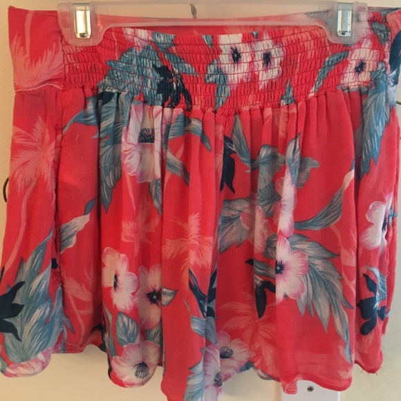 AMERICAN EAGLE FLOWY FLORAL SHORTS - Picture 3 of 6